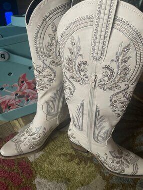 Women's White Embroidered Rhinestones Knee High Cowgirl Boots Pointed Toe